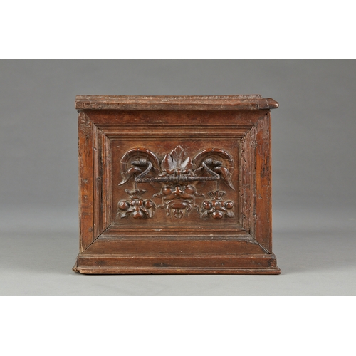 35 - A VERY HIGH-QUALITY RENAISSANCE FONTAINEBLEAU WALNUT BOX, FRENCH, LYON, CIRCA 1540-1550. The deep ... 