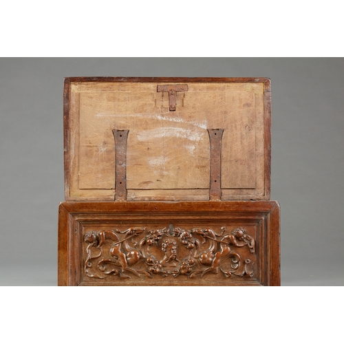 35 - A VERY HIGH-QUALITY RENAISSANCE FONTAINEBLEAU WALNUT BOX, FRENCH, LYON, CIRCA 1540-1550. The deep ... 