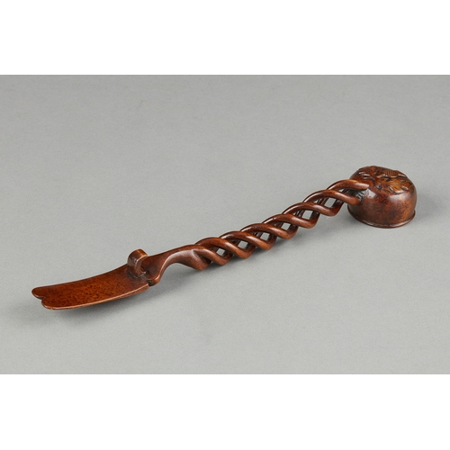 51 - A FINE QUALITY TREEN EARLY 19TH CENTURY SCOTTISH TODDY LADLE, CIRCA 1800-1820. The Beech ladle with ... 