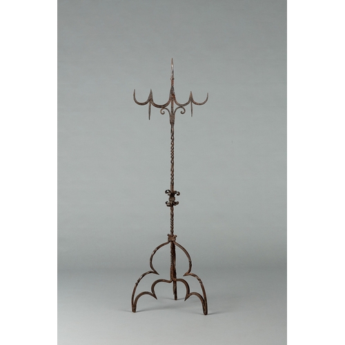 71 - AN ELIZABETHAN WROUGHT IRON CANDELABRA, ENGLISH, CIRCA 1580-1600. Having a single pricket above four... 