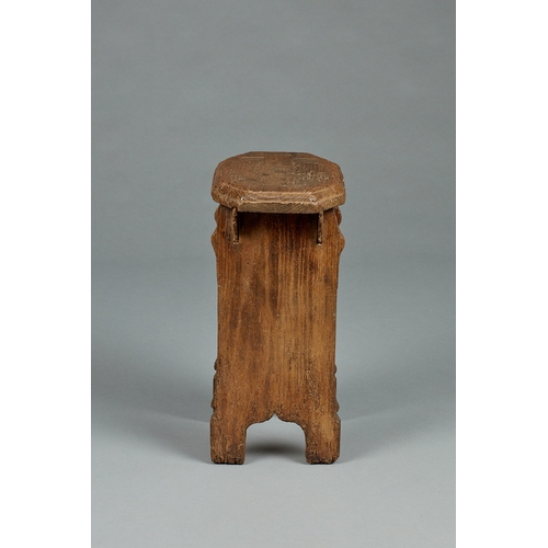 74 - A RARE, IMPORTANT AND PROVENANCED PLANTAGENET GOTHIC OAK BOARDED STOOL, ROUS LENCH COURT, CIRCA 1460... 