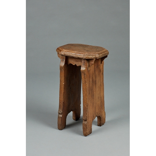 74 - A RARE, IMPORTANT AND PROVENANCED PLANTAGENET GOTHIC OAK BOARDED STOOL, ROUS LENCH COURT, CIRCA 1460... 