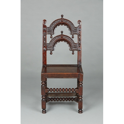 98 - A BOLD AND UNUSUAL CHARLES II DERBYSHIRE OAK SINGLE CHAIR WITH ALL TURNED BASE, CIRCA 1650-1660. The... 