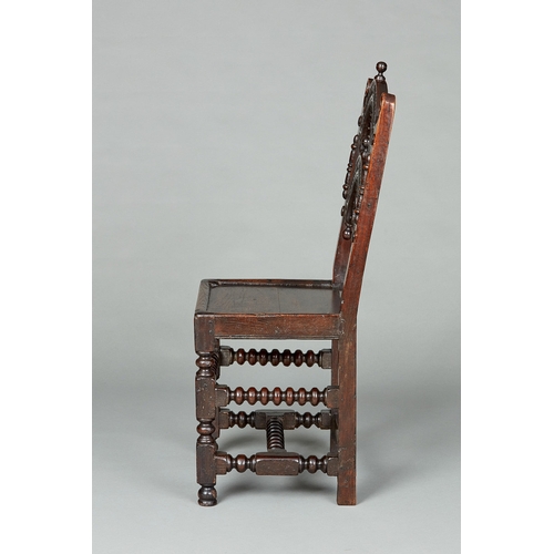 98 - A BOLD AND UNUSUAL CHARLES II DERBYSHIRE OAK SINGLE CHAIR WITH ALL TURNED BASE, CIRCA 1650-1660. The... 