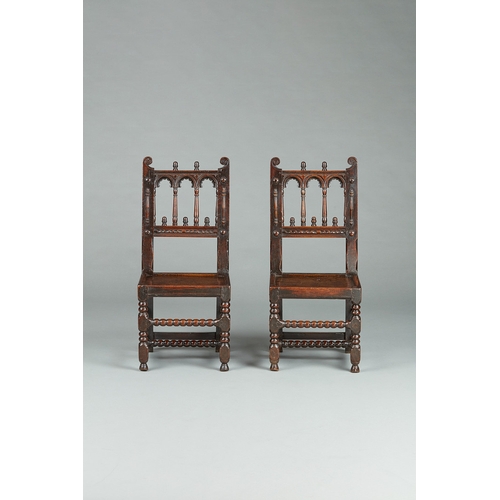 99 - A FINE PAIR OF DERBYSHIRE OAK AND FRUITWOOD TRIPLE ARCADE AND SPINDLE BACK CHAIRS, CIRCA 1660. Each ... 