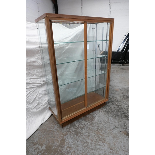 A glass display with four glass shelves, H 55 L 37 D 16 inches