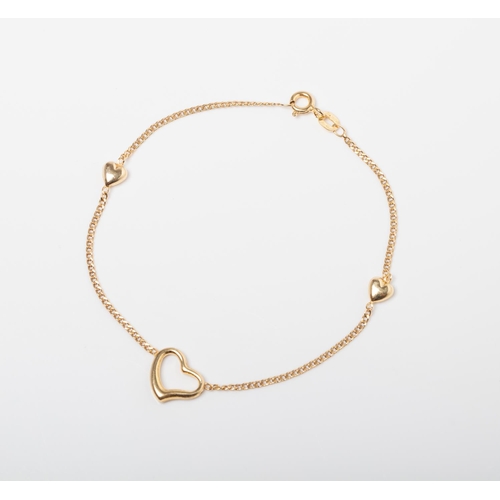 41 - A 9CT GOLD & SILVER BONDED HEART BRACELET A 19cm long Heart bracelet crafted in 1/10 9ct yellow gold... 