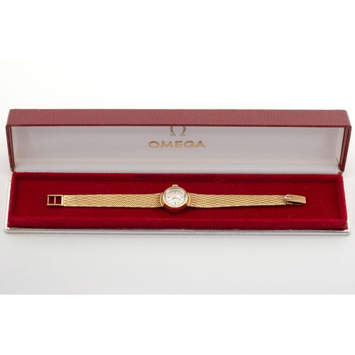 416 - A LADY'S 18CT GOLD WRISTWATCH, OMEGA