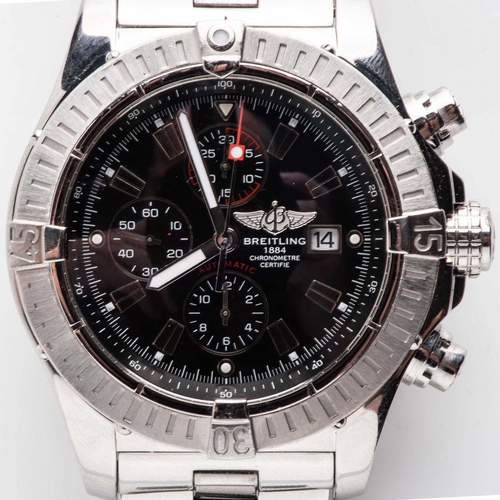 421 - A GENTLEMAN'S STAINLESS STEEL WRISTWATCH, BREITLING SUPER AVENGER CHRONOGRAPH