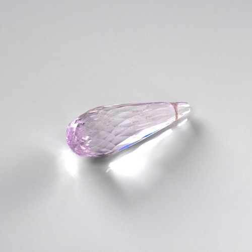 449 - AN UNMOUNTED BRIOLETTE-CUT KUNZITE