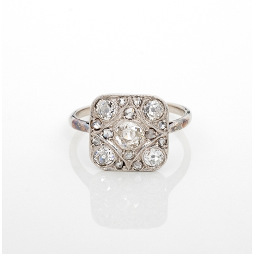 473 - AN EDWARDIAN DIAMOND RING