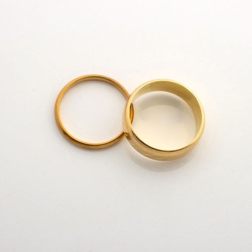 480 - TWO 18CT GOLD WEDDING BANDS