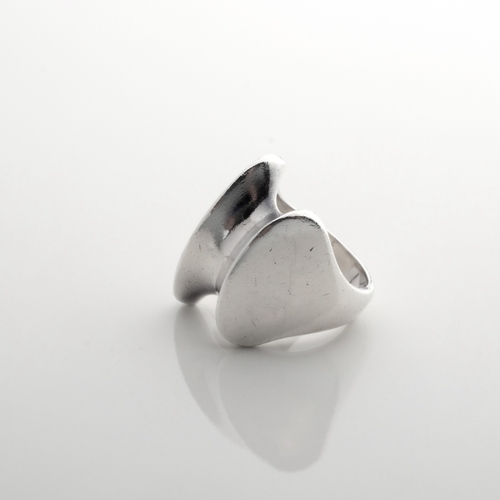 491 - A SILVER RING, DESIGNED BY HENNING KOPPEL FOR GEORG JENSEN, DENMARK