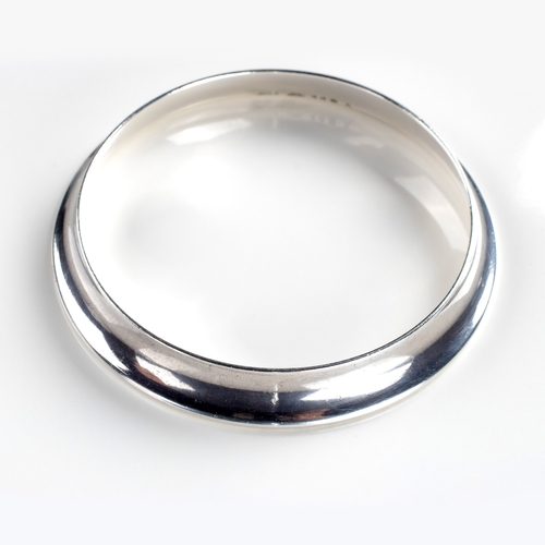 493 - A SILVER BANGLE, DESIGNED BY NANNA DITZEL FOR GEORG JENSEN, DENMARK