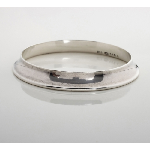 493 - A SILVER BANGLE, DESIGNED BY NANNA DITZEL FOR GEORG JENSEN, DENMARK