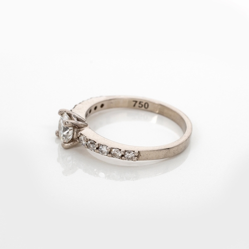 509 - A DIAMOND RING