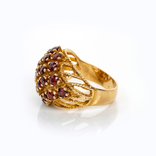 520 - A GARNET RING