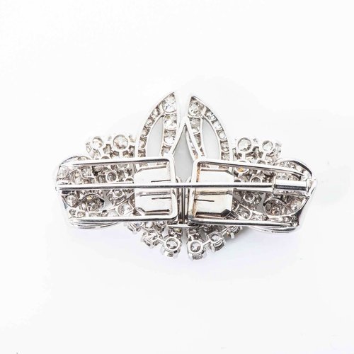 533 - A DIAMOND BROOCH