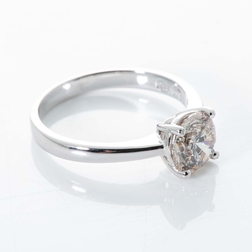 541 - A DIAMOND SOLITAIRE RING