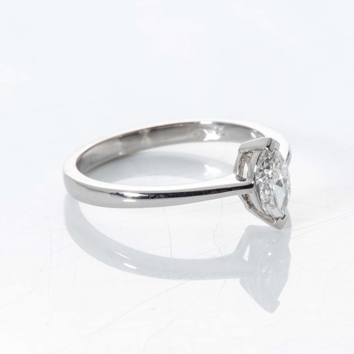 564 - A DIAMOND SOLITAIRE RING