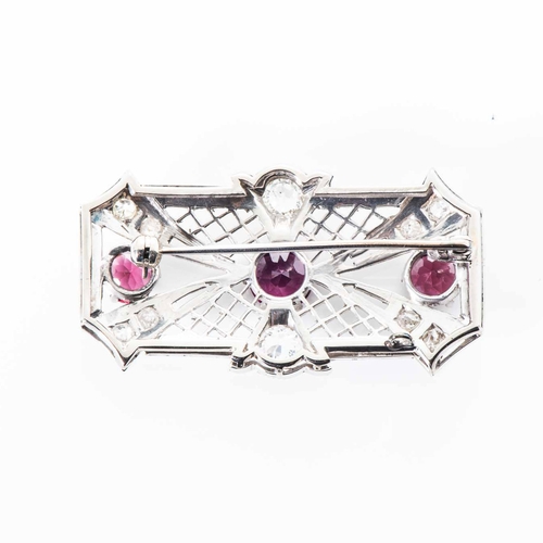 572 - A RHODOLITE AND DIAMOND BROOCH