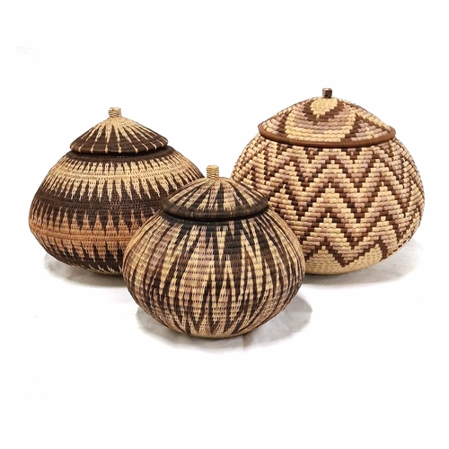 609 - A COLLECTION OF THREE VINTAGE ZULU ILALA PALM BASKETS, HLABISA, NORTHERN ZULULAND