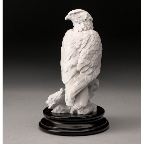 662 - A KAISER PORCELAIN SCULPTURE OF A BALD EAGLE, 20TH CENTURY