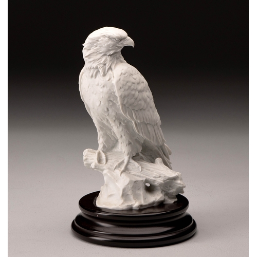 662 - A KAISER PORCELAIN SCULPTURE OF A BALD EAGLE, 20TH CENTURY