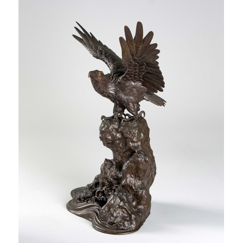 673 - A JAPANESE BRONZE MODEL OF AN EAGLE, GENRYUSAI SEIYA, MEIJI PERIOD, 1868 â