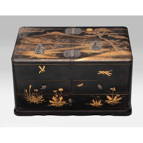 674 - A JAPANESE GILT-LACQURED BOX, EDO PERIOD, 1603 â 1868