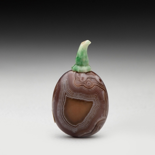 686 - A CHINESE BANDED AGATE âAUBERGINEâ SNUFF BOTTLE, QING DYNASTY, 19TH CENTURY