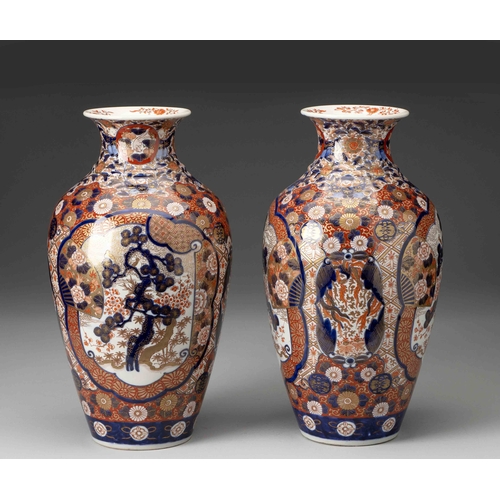 704 - A PAIR OF LARGE JAPANESE IMARI VASES, EDO PERIOD, 1603 - 1868