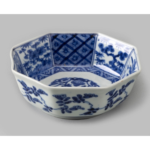 720 - A JAPANESE ARITA BLUE AND WHITE OCTAGONAL DISH, MEIJI PERIOD, 1868 â 1912