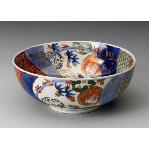 725 - A JAPANESE IMARI âCRANE AND MINOGAMEâ BOWL, MEIJI PERIOD, 1868 - 1912