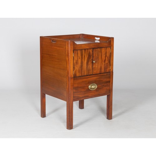 113 - A GEORGE III MAHOGANY NIGHTSTAND