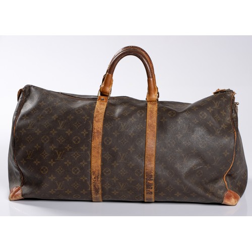 227 - A LOUIS VUITTON KEEPALL 55 BANDOULIER MONOGRAM TRAVEL BAG