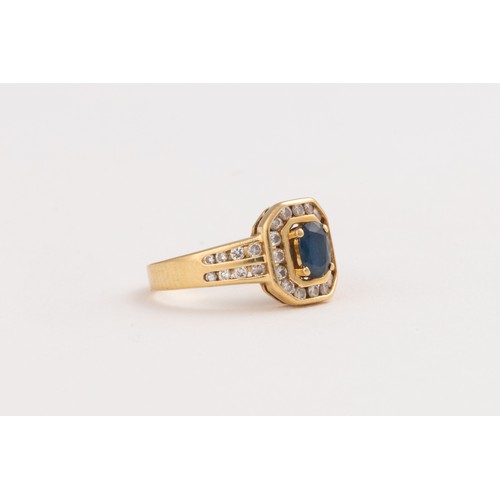 521 - A SAPPHIRE AND DIAMOND RING