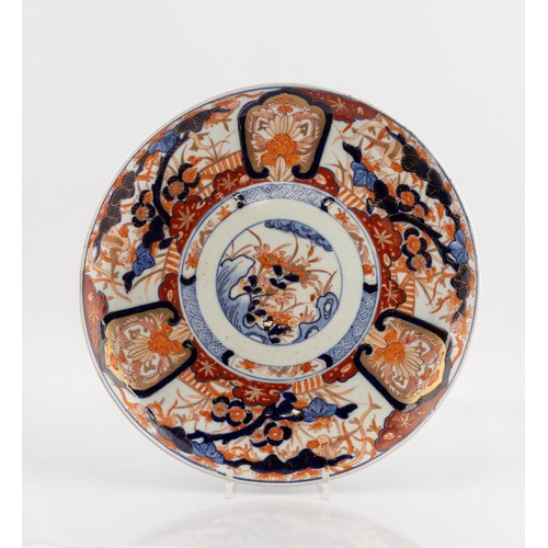 801 - A JAPANESE IMARI 'FLOWER BASKET' PLATE, MEIJI PERIOD, 1868 - 1912