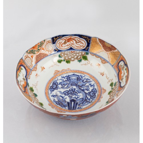 803 - A JAPANESE IMARI 'DRAGON' BOWL, MEIJI PERIOD, 1868 - 1912