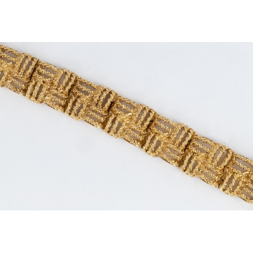 547 - AN 18CT GOLD BRACELET