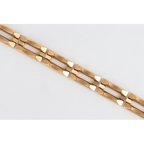 570 - AN 18CT GOLD BRACELET