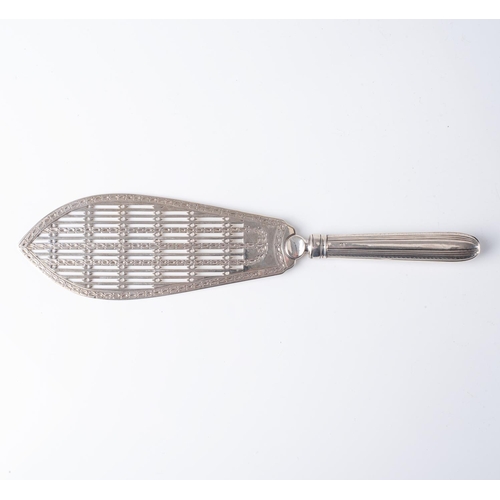 481 - A GEORGE III SILVER PUDDING TROWEL