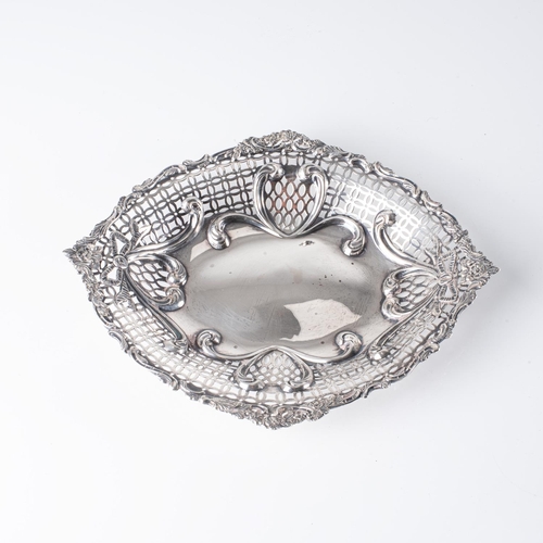 484 - A SILVER SWEET BASKET, 19TH CENTURY