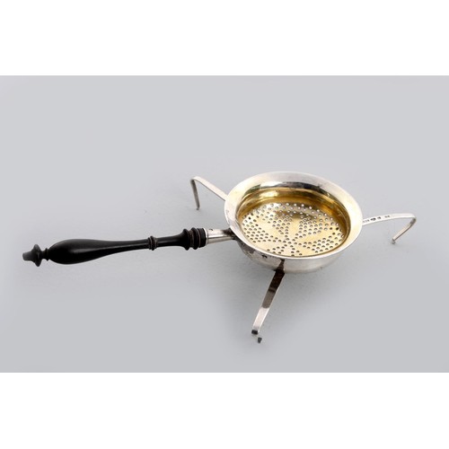 1189 - A SWEDISH SILVER TEA STRAINER, MAKER'S MARK ISL, STOCKHOLM, 20TH CENTURY