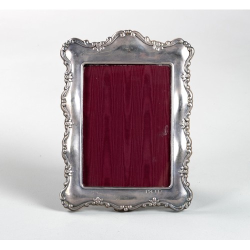 1160 - AN ELIZABETH II BRITANNIA SILVER PICTURE FRAME, PAUL VERNON FITCHIE, LONDON, 2001