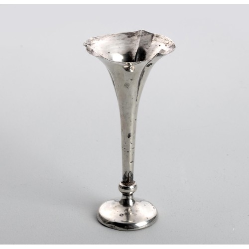 1120 - AN EDWARD VII SILVER POSY VASE, WILLIAM NEALE AND SON, BIRMINGHAM, 1908