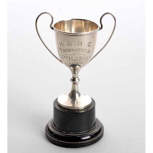 1144 - A GEORGE V SILVER TROPHY CUP, ROBERT PRINGLE AND SON, LONDON, 1935