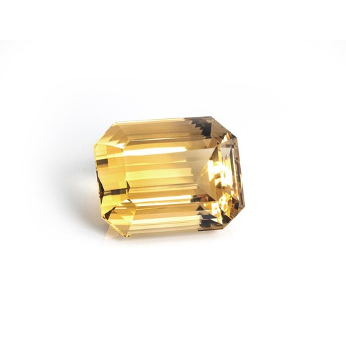 551 - AN UNMOUNTED EMERALD-CUT CITRINE