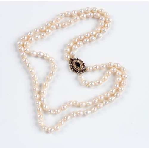 588 - A PEARL NECKLACE