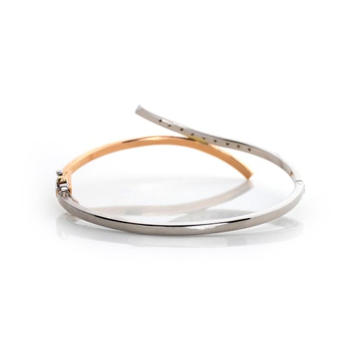 622 - A DIAMOND HINGED BANGLE